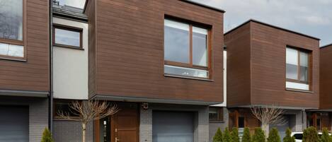 المنشأة من الخارج