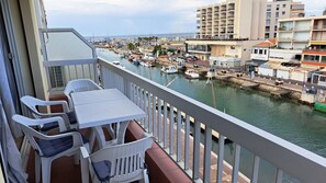 Outdoor dining - Deux Pièces , vue Exceptionnelle sur Canal, Mer, Port et Étangs (Palavas-les-Flots)
