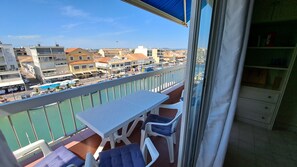 Outdoor dining - Deux Pièces , vue Exceptionnelle sur Canal, Mer, Port et Étangs (Palavas-les-Flots)