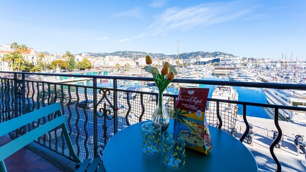 Outdoor dining - PET231 (Cannes)