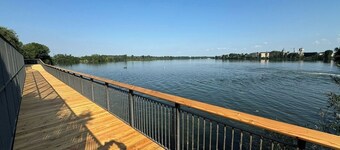 Park front with free private parking and use 2 bikes. Check out until 6 p.m.