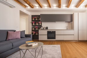 TV - Ruga Bella Gold Apartment R&R (Venecia)