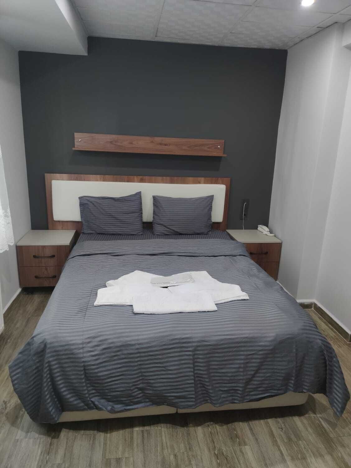 Habitació doble bàsica | Escriptori, wifi gratuïta i roba de llit 