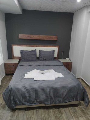 基本雙人房 | 書桌、免費無線上網、床單