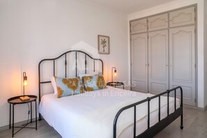 2 chambres, fer et planche à repasser, Wi-Fi gratuit, draps fournis