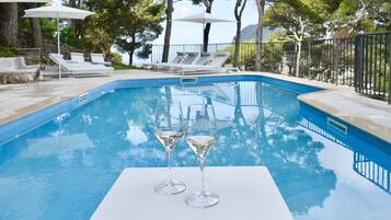 Bar accanto alla piscina