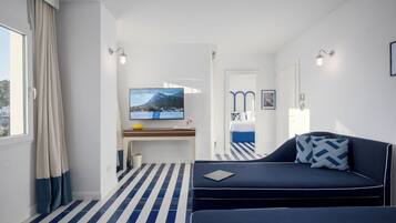 Deluxe Studio Suite, Terrace, Sea View | Premium bedding, minibar, in-room safe, desk