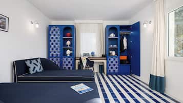 Deluxe Studio Suite, Terrace, Sea View | Premium bedding, minibar, in-room safe, desk