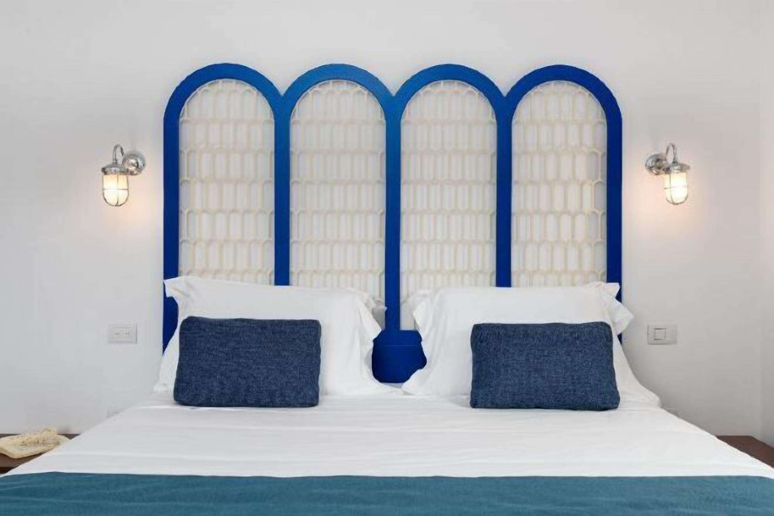 Luxe beddengoed, een minibar, een kluis op de kamer, een bureau