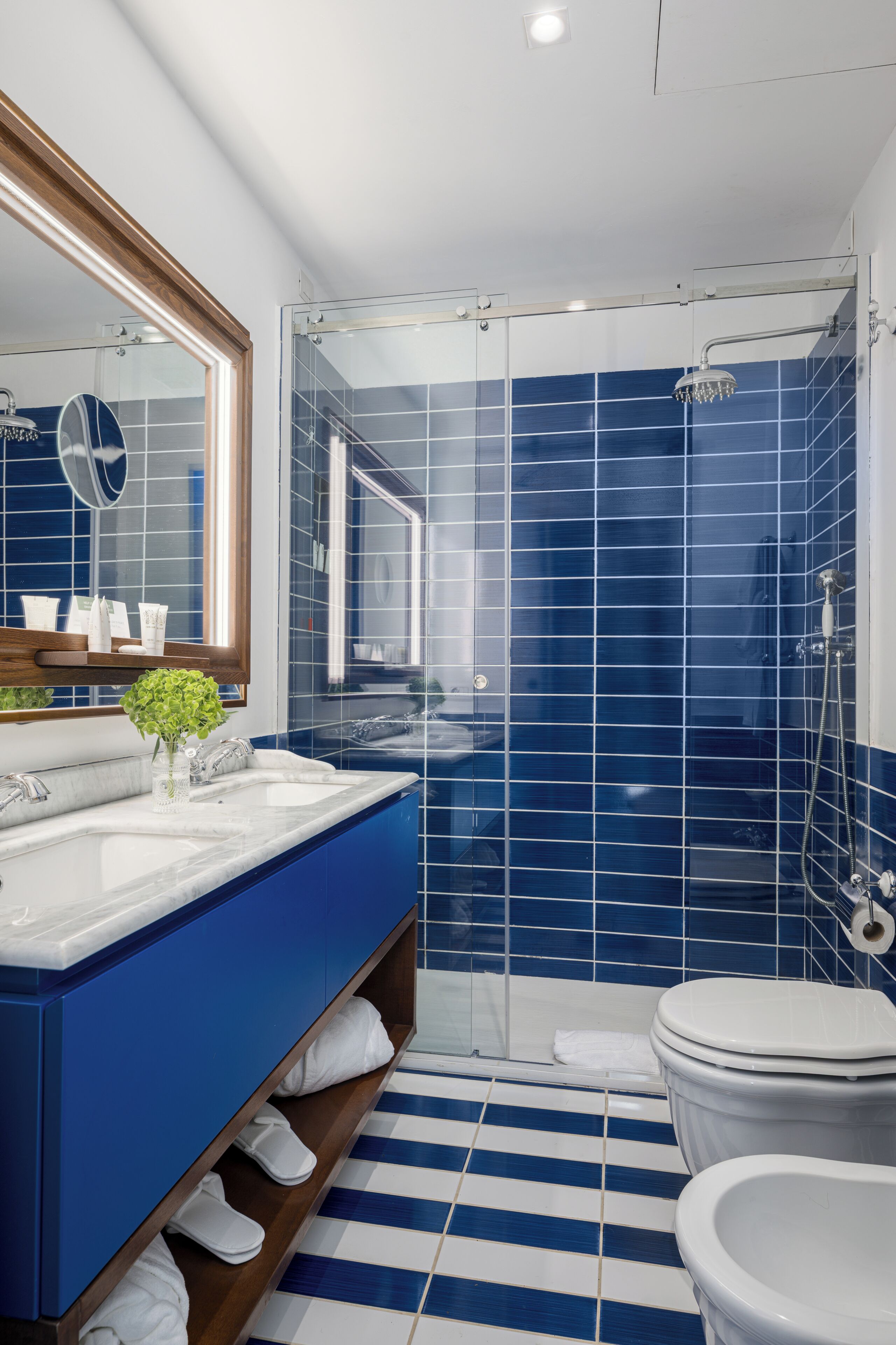 Grand Studio Suite, Terrace, Sea View | Bathroom | Shower, rainfall showerhead, designer toiletries, hair dryer