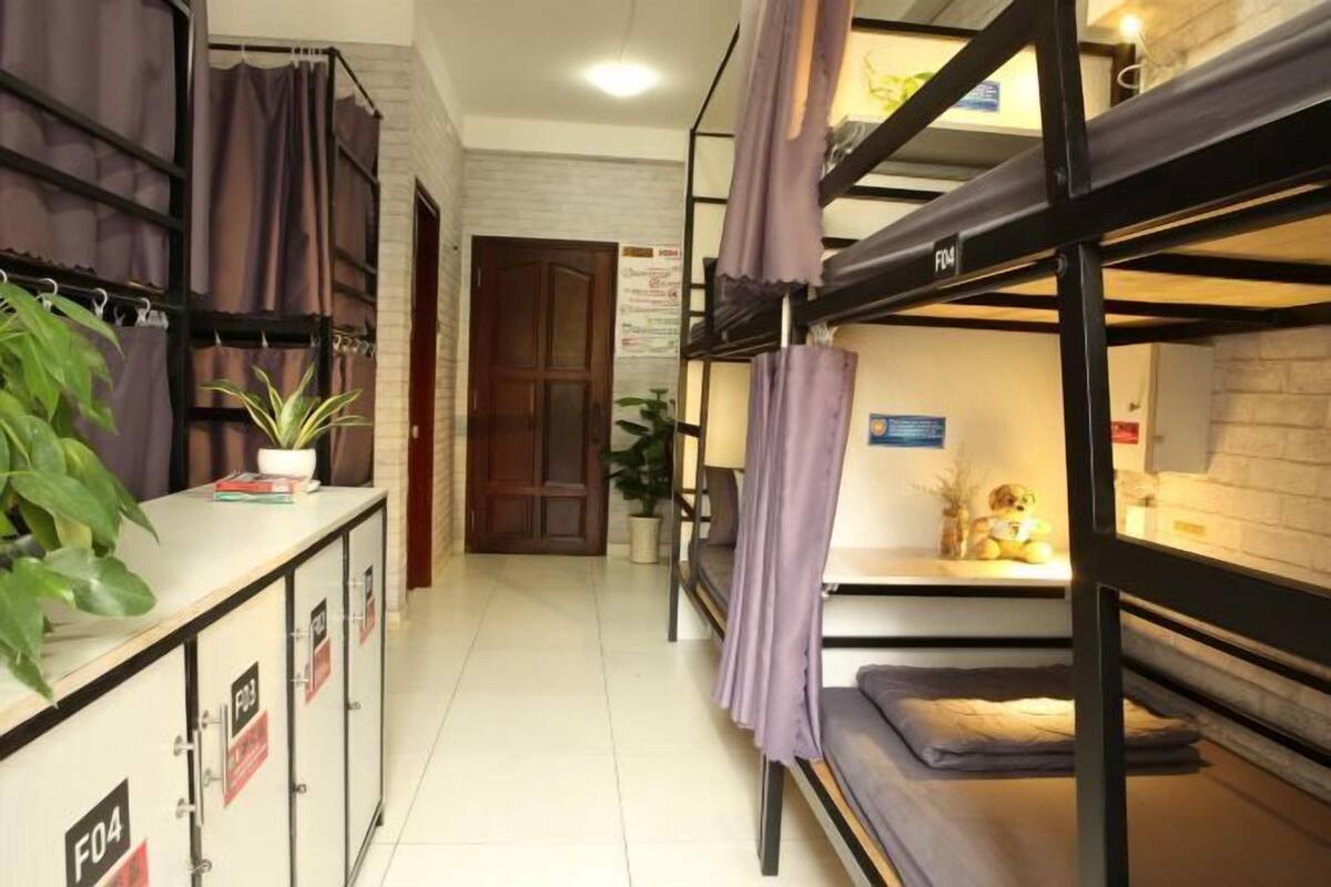 Hypo-allergenic bedding, down duvets, free WiFi, bed sheets