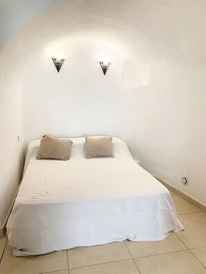 1 slaapkamer, een strijkplank/strijkijzer, reisbedje, wifi