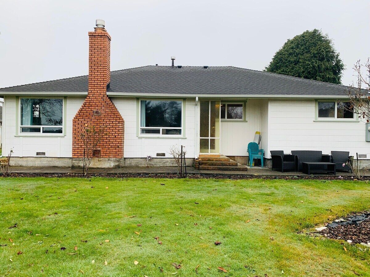 This house is a 3 bedroom(s), 2 bathrooms, located in McKinleyville, CA.