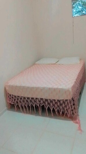 Chambre Double Familiale | Salle de bain | Douche, serviettes fournies, savon, papier toilette