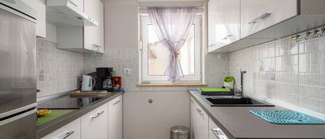 Fridge, microwave, stovetop, electric kettle