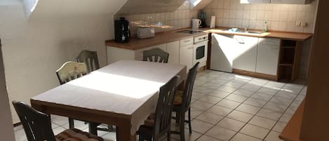 Fridge, stovetop, coffee/tea maker, electric kettle