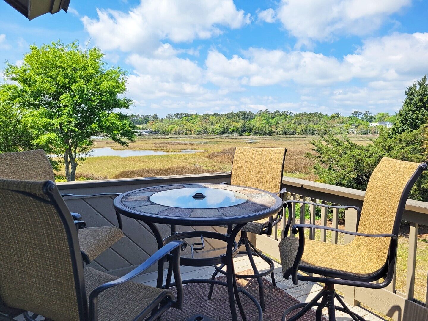 Raised Beach Townhouse, Lake and Creek Views, Hammock, Easy Walk to Beach, Pool