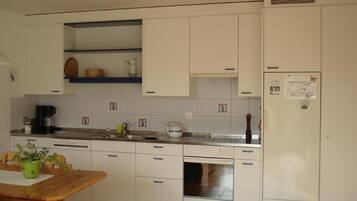 Réfrigérateur, four, plaque de cuisson, lave-vaisselle