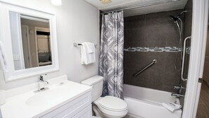 Towels - E1903 Direct Gulf Front - Priceless View - Comfy Accomodations (Panama City)