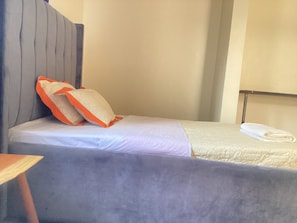 6 bedrooms, free WiFi, bed sheets - Shiloh Homes and Car Rental (Kampala)