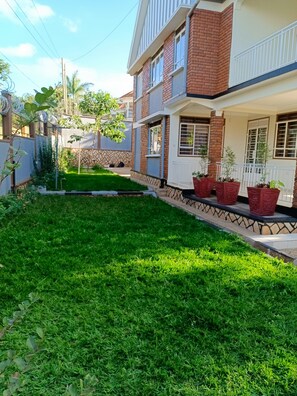 Exterior - Shiloh Homes and Car Rental (Kampala)