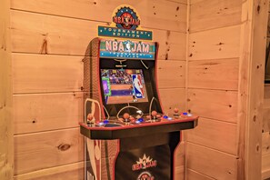Game room - Soaring Eagle: Mtn Views, Movie Room, Game Room, 2 Hot Tubs, Wifi, Pigeon Forge (Pigeon Forge)