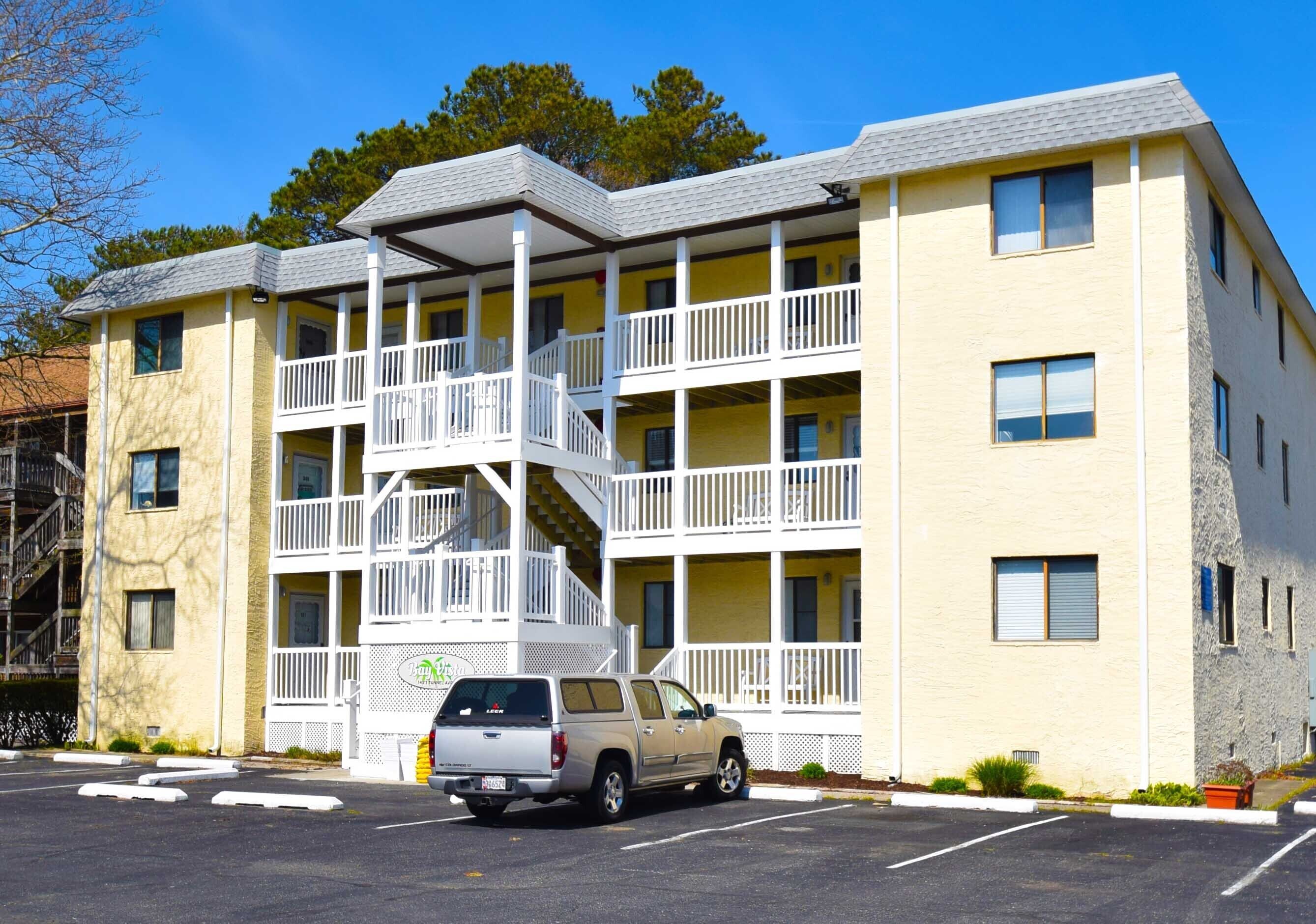 Bay Vista 102-Bayside 141th St, Free WiFi, Pool, W/D, AC