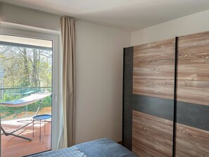 1 chambre, fer et planche Ă repasser, accĂšs Internet