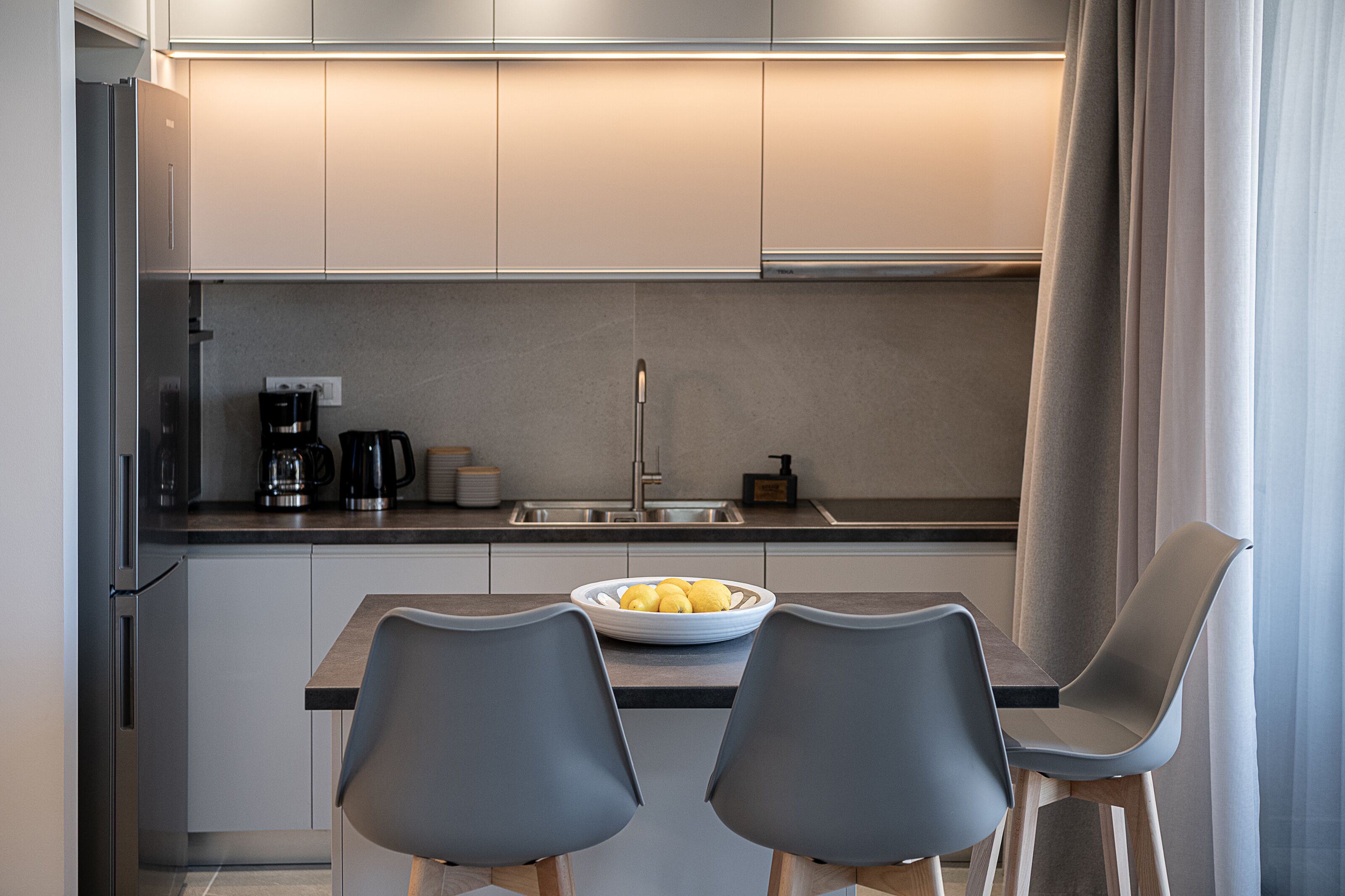 Appartement Exécutif | Cuisine privée | Grand réfrigérateur, four, plaque de cuisson, lave-vaisselle