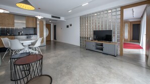 One-bedroom Apartment | 거실 공간