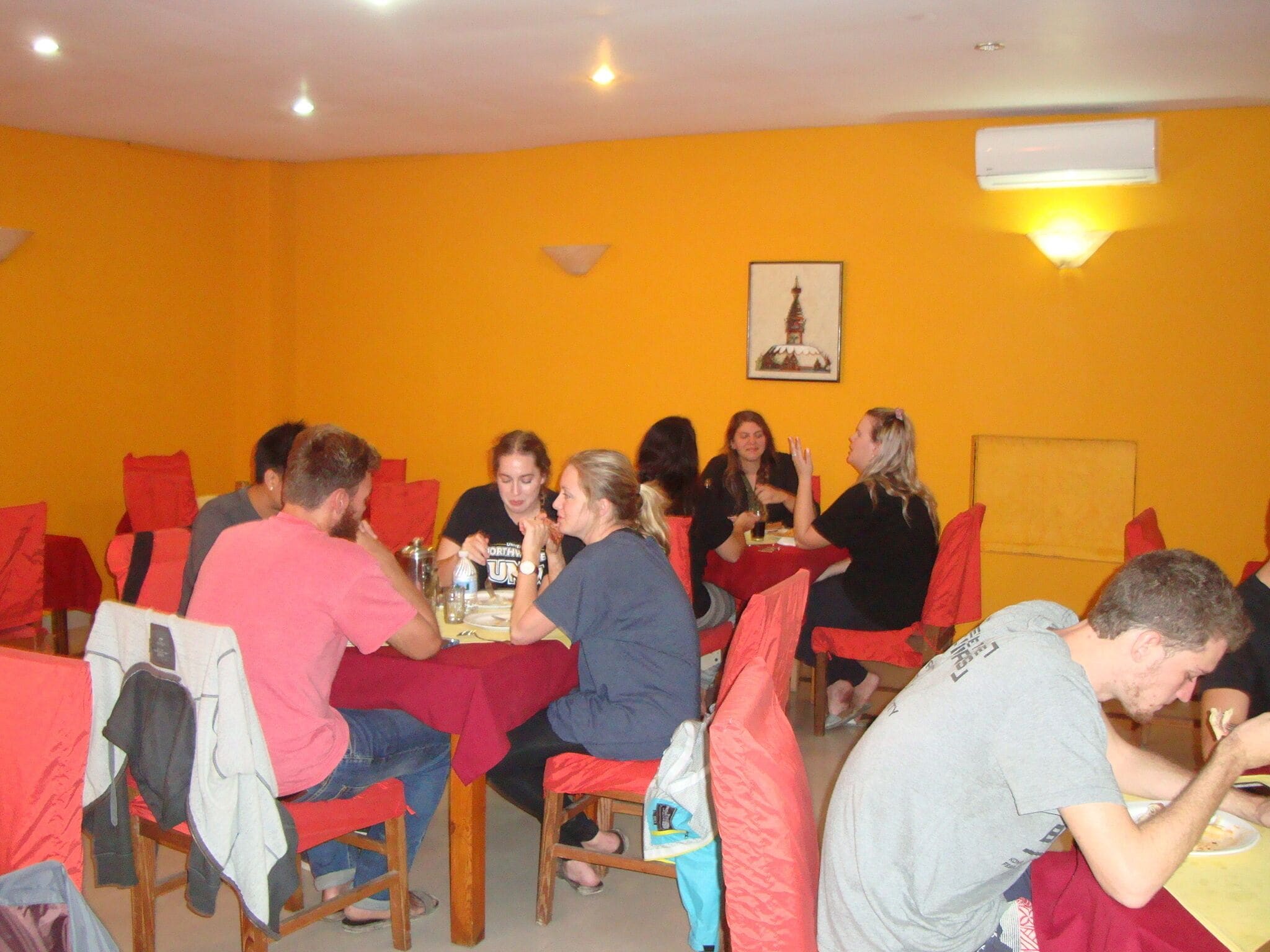 Desayuno continental diario (USD 6 por persona)