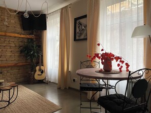 Departamento | Área de sala de estar | Smart TV de 43 pulgadas con canales digitales y televisión 