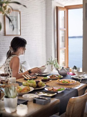 含每日全套早餐