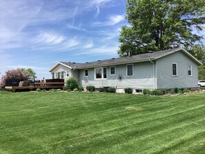 Exterior - Enjoy golf course views with hot tub and fire pit. (Altoona)