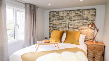 2 phòng ngủ, trang trí khác biệt