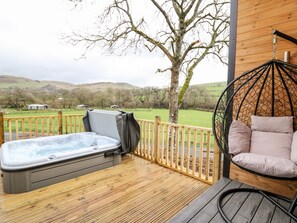 Outdoor spa tub - Doe Lodge (Llandrindod Wells)