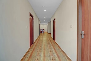 Lobby - iROOMZ Sri Udupi Park Suites PMC (Bengaluru)
