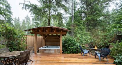 Skylight Cottage- Mackenzie Beach, Private Hot Tub