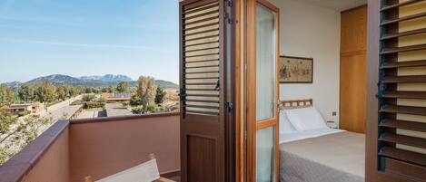 1 bedroom, iron/ironing board, bed sheets