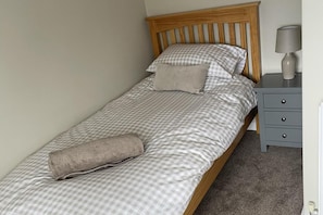 2 habitaciones, wifi gratis y ropa de cama