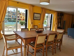 Dining - Harlequin House (puerto de soto grande)