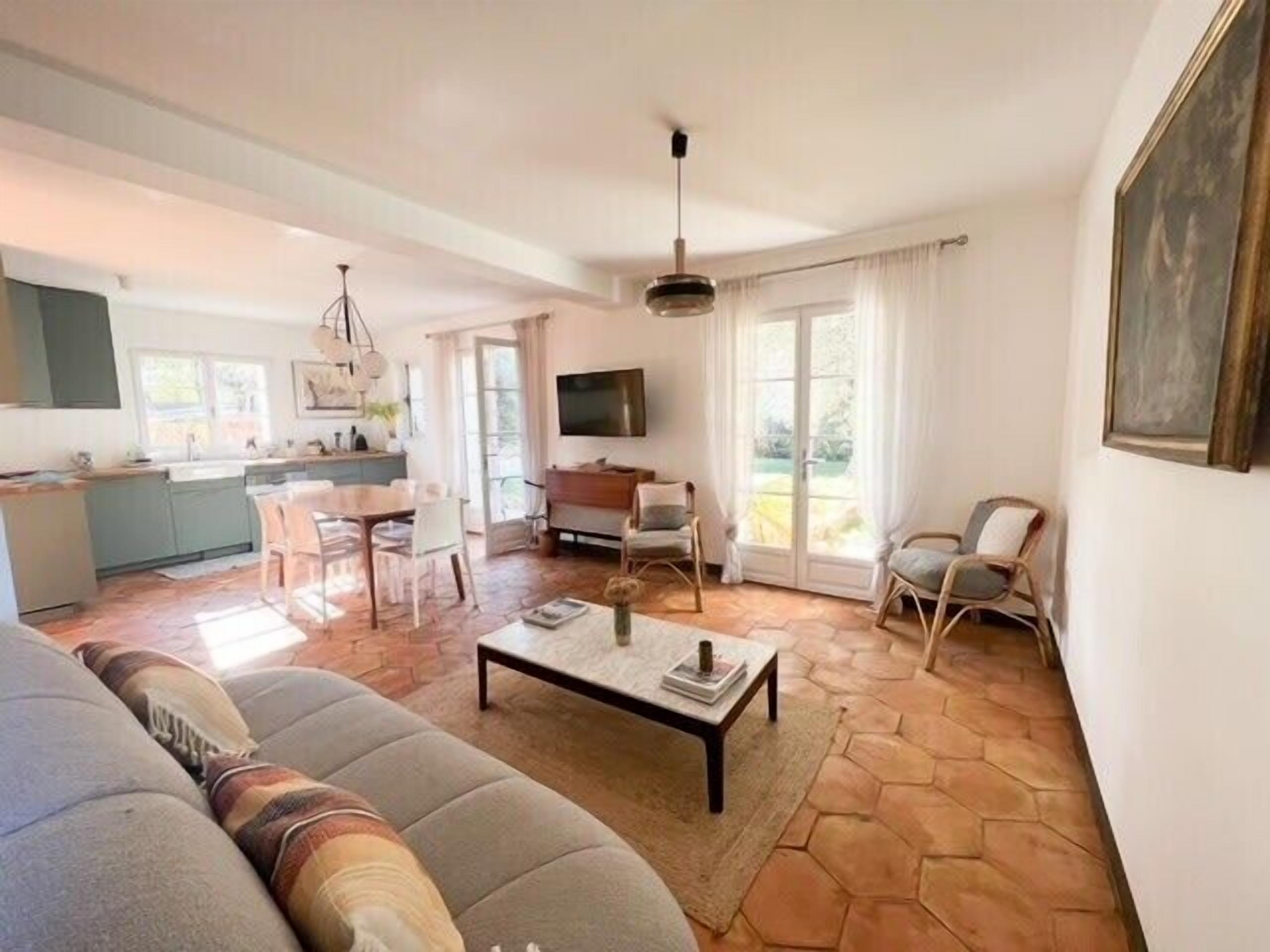 A la campagne villa avec piscine