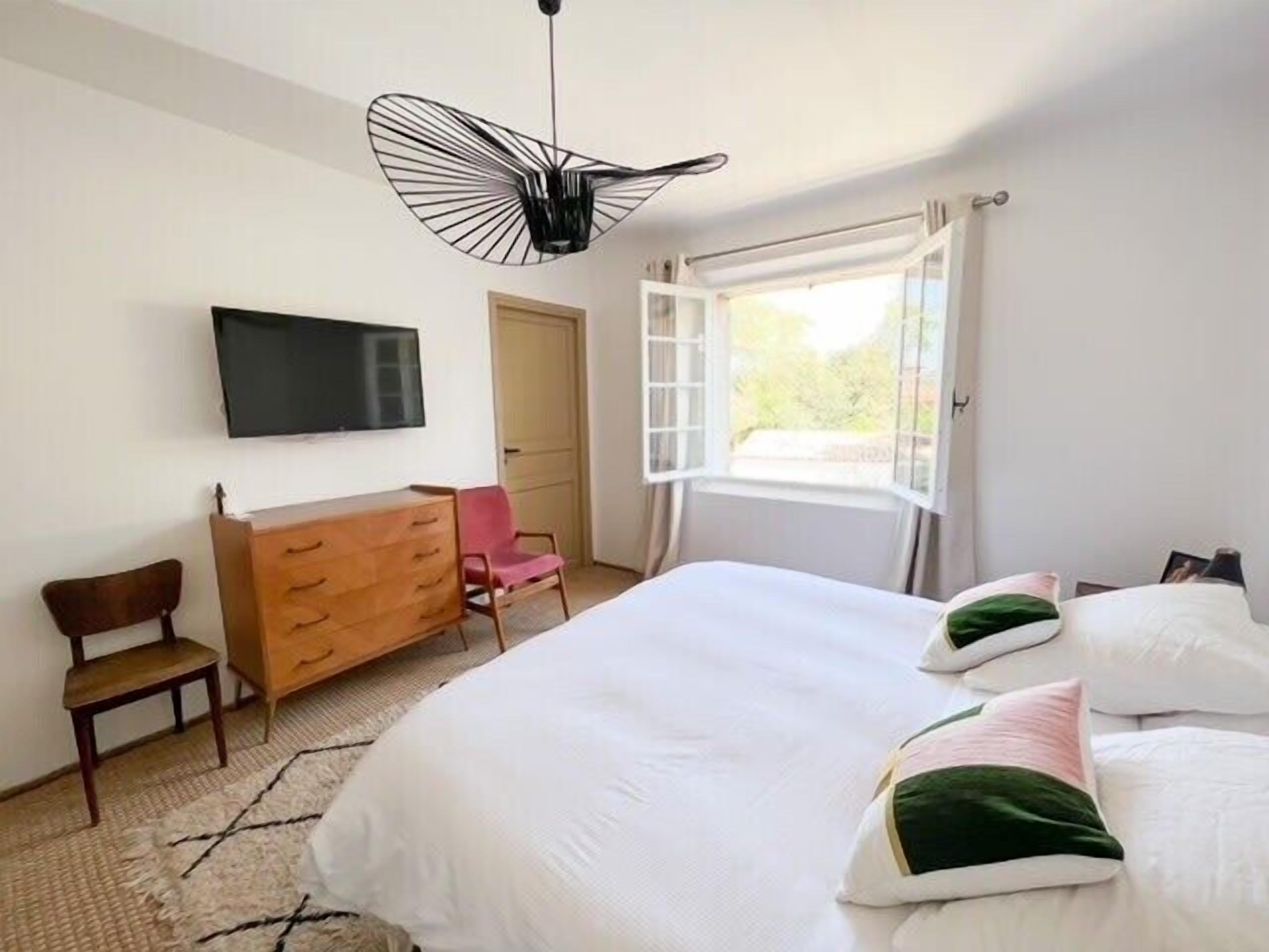 A la campagne villa avec piscine