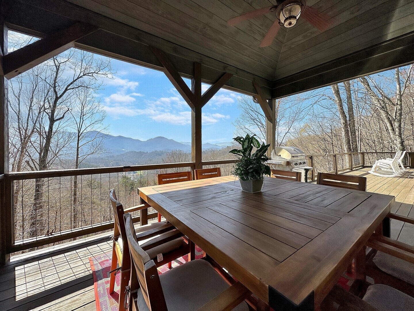 Smoky Mountain High - minutes to downtown Bryson City