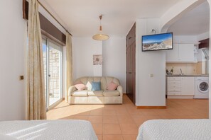 In-room safe, iron/ironing board, free WiFi, bed sheets - Oceanview Apartment A By Sequeira (Albufeira)