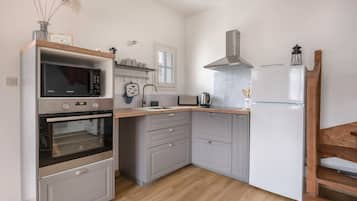 雪櫃、微波爐、焗爐、洗碗機