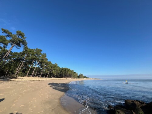 VILLA PISCINE PLAGEet FORET à 200 m
