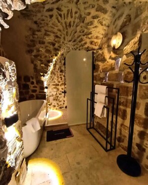 Family Room | Free minibar, iron/ironing board, free WiFi, bed sheets - Tuğmaner Small House Ajar (Mardin)