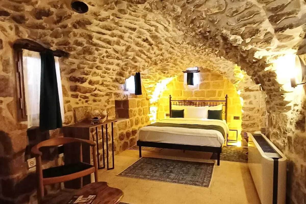 Standard Room | Free minibar, iron/ironing board, free WiFi, bed sheets