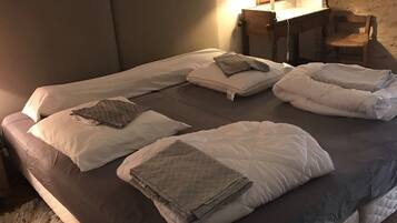 3 chambres, fer et planche Ă repasser, lit parapluie, draps fournis